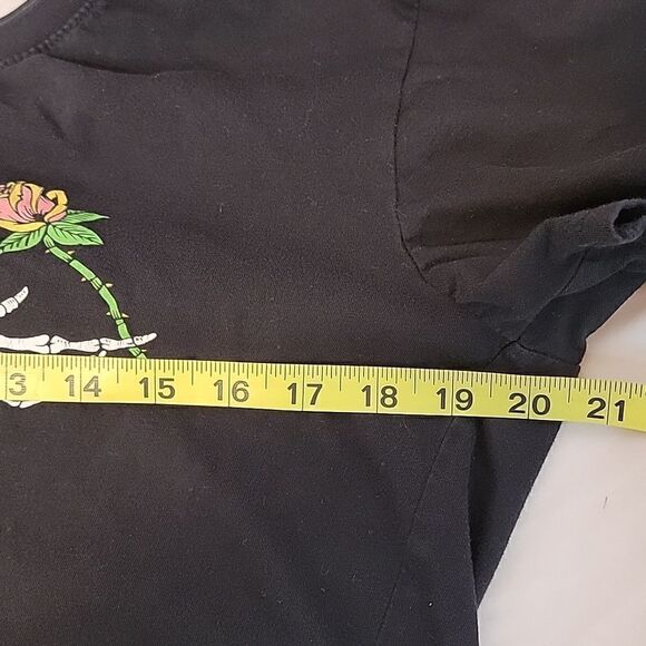 DK. Bottoms Up Tee. Size Med. - Picture 6 of 9